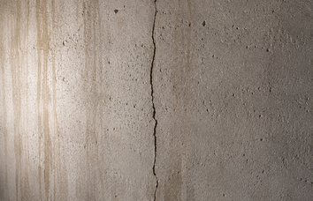 Warning Sign 1: Cracks in walls or foundation